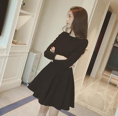 купить Приталенное платье с длинными рукавами