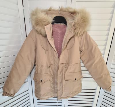 купить Стёганый пуховик с большим меховым воротником